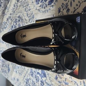 Black Patton leather Fiono dress shoes. Size 8.5.